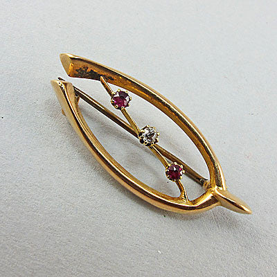Vintage 15ct gold jewellery diamonds and rubies brooch