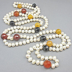Vintage pearl beads necklace and quartz