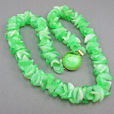 Greeny vintage plastic beads necklace