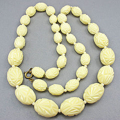 Creamy vintage plastic beads necklace